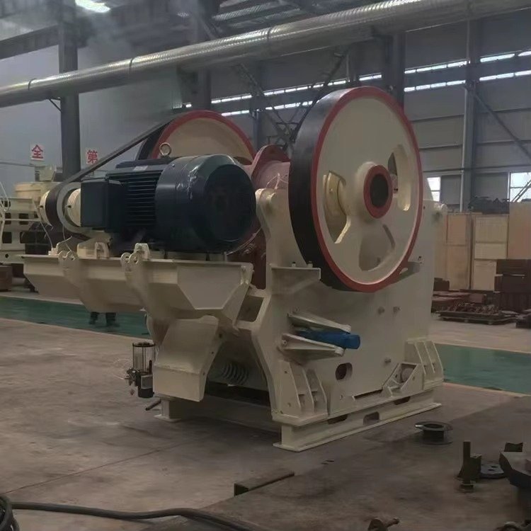 máy nghiền hàm động cơ liền