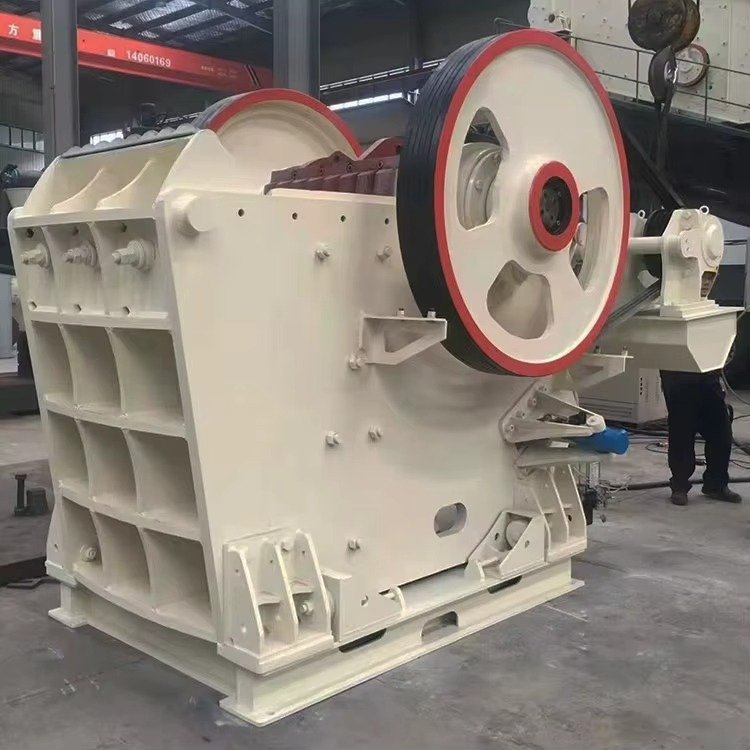 máy nghiền hàm kiểu châu âu
