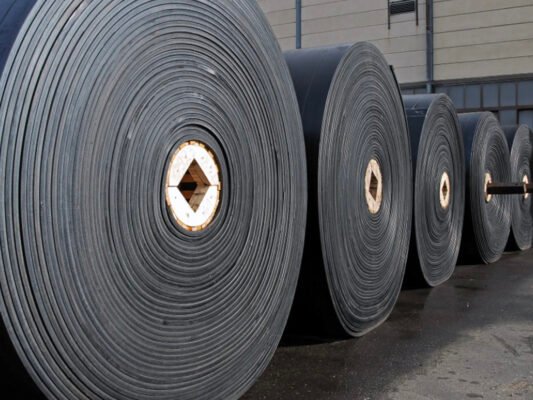 Băng tải cao su Nhật bãi lắp đặt cho dây chuyền nghiền đá